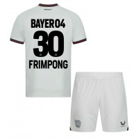 Bayer Leverkusen Jeremie Frimpong #30 Bortedraktsett Barn 2023-24 Kortermet (+ Korte bukser)